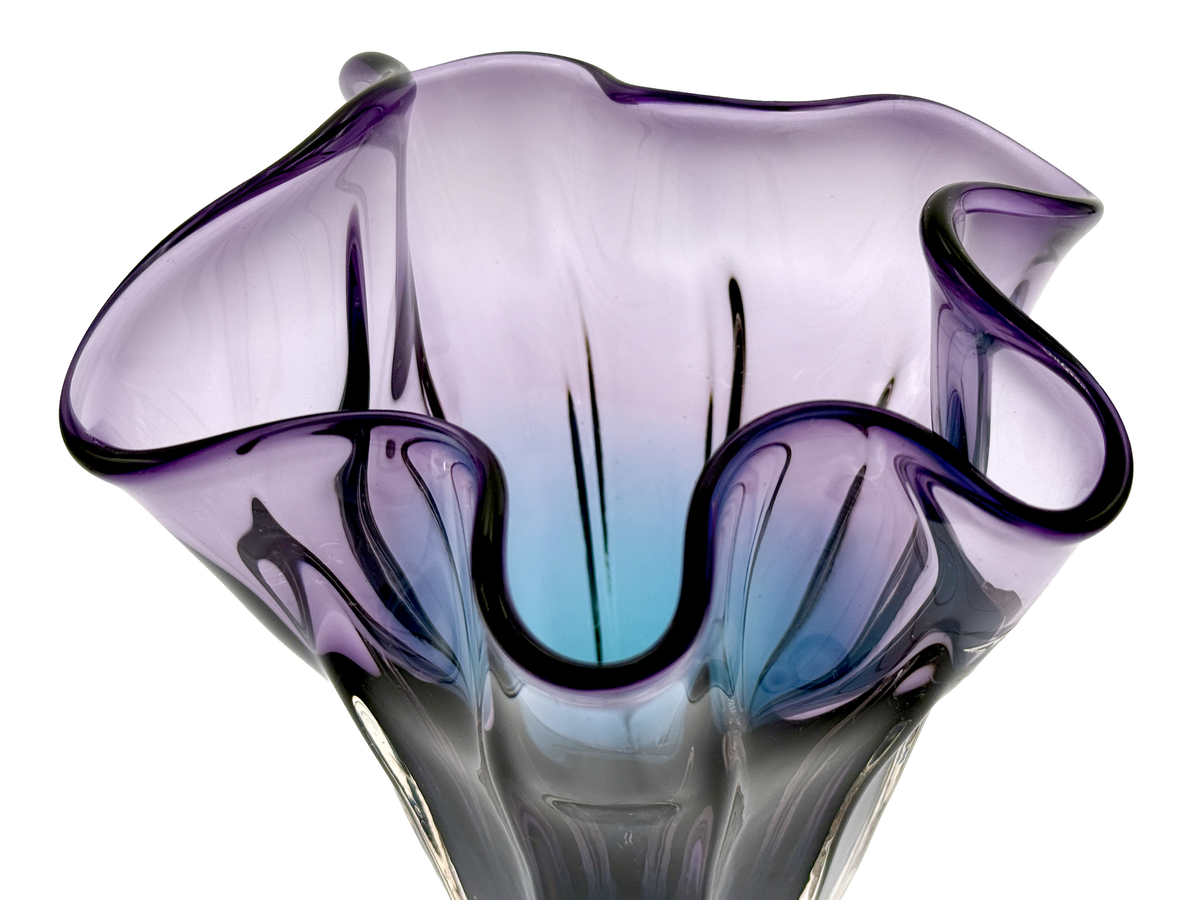Vase en verre d'art Sanyu Glass (Japon) de 18 cm, violet/indigo