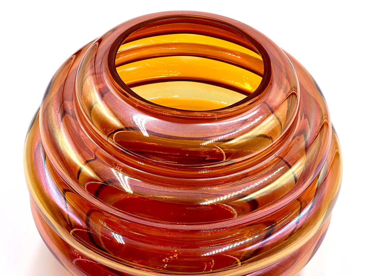 Jarrón esférico de 15 cm "Melon Rib" de Crown Crystal Glass (Australia), color caléndula