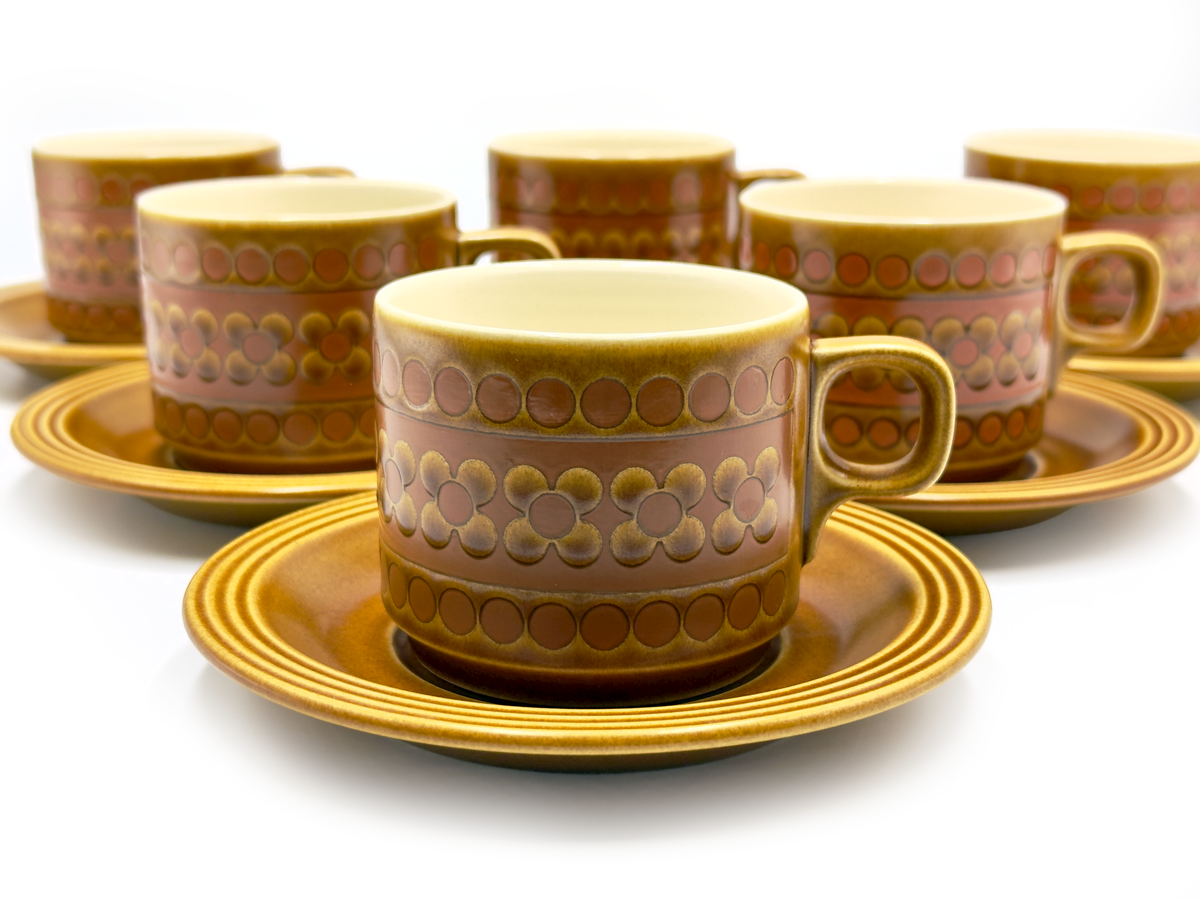 Cerámica Hornsea (Inglaterra) 'Heirloom' en marrón otoñal, taza y platillo [Se venden por separado]