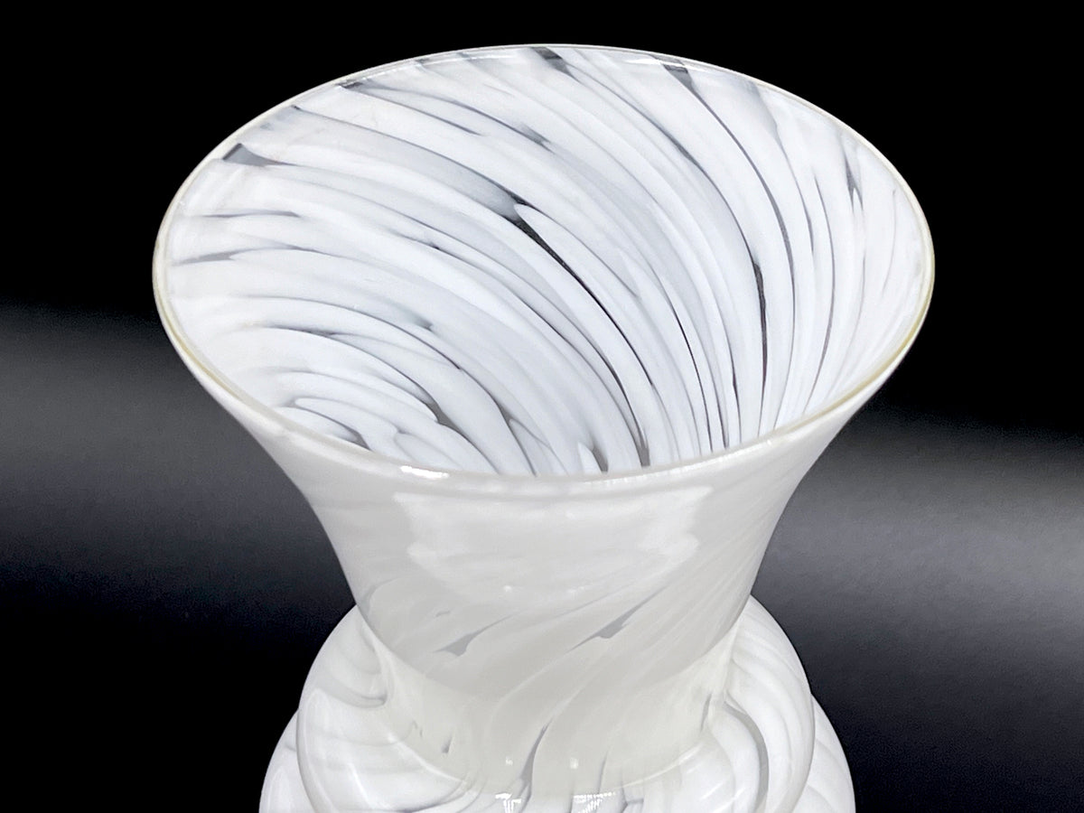 Jarrón de cristal Crown Crystal Glass (Australia) 'Melon Rib' de 8", en escamas de piedra *HALLAZGO RARO*