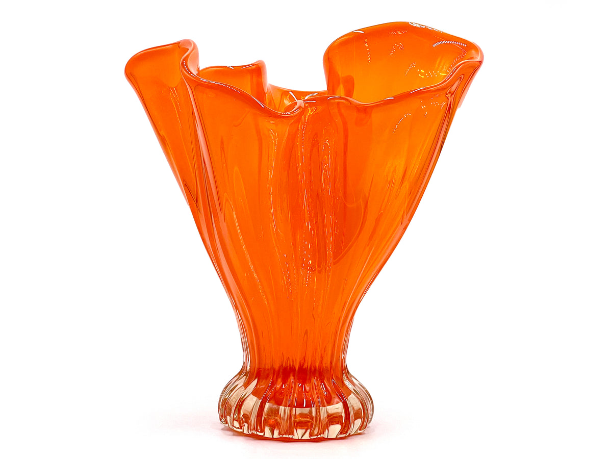 Iwatsu Glass (Japón) de su gama Hineri | Centro de mesa/jarrón de vidrio artístico de 26 cm, en color naranja