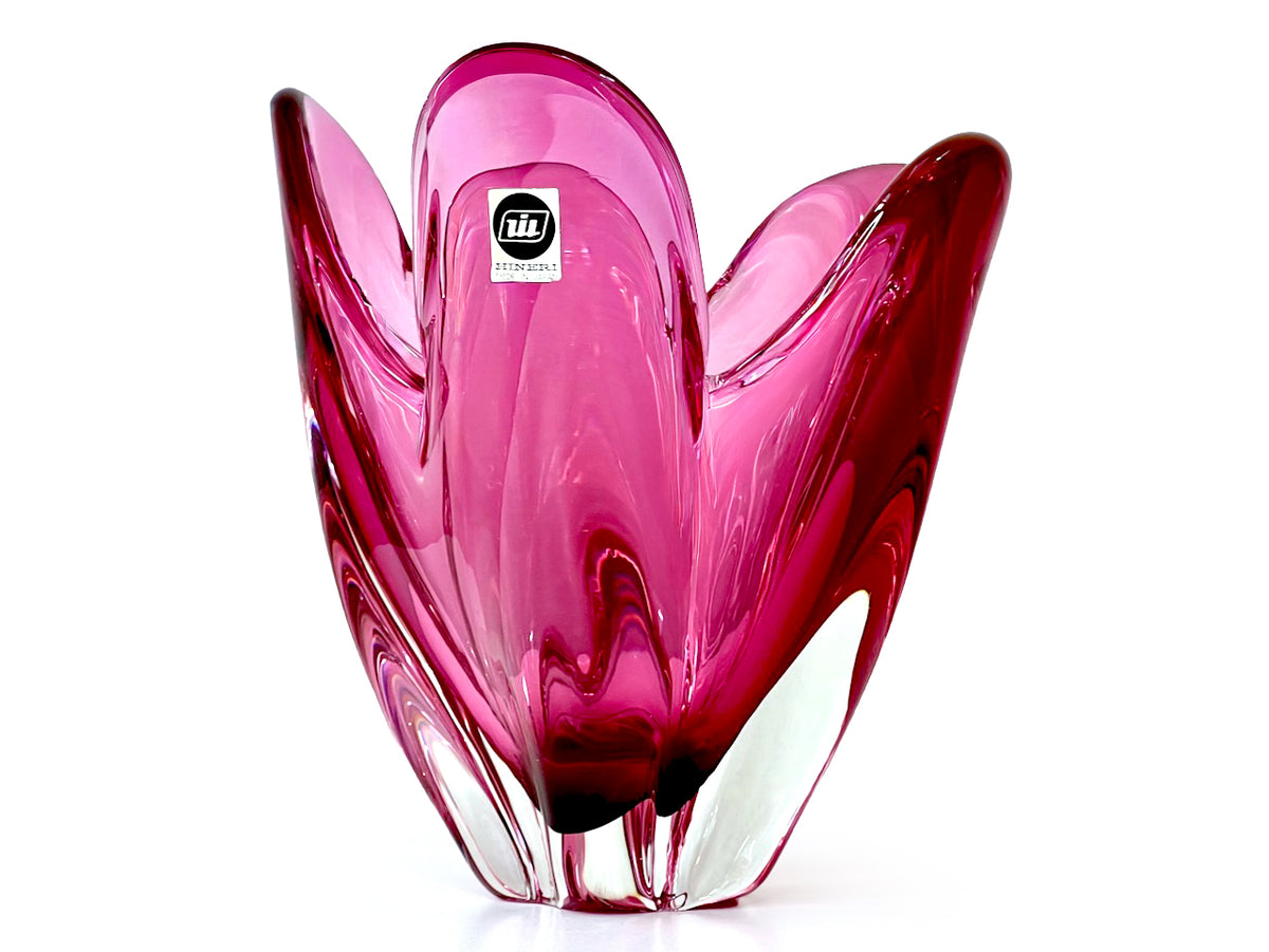 Iwatsu Glass (Japón) de su gama Hineri | Jarrón/centro de mesa de vidrio artístico con forma de pañuelo de 16,5 cm, en color rosa arándano
