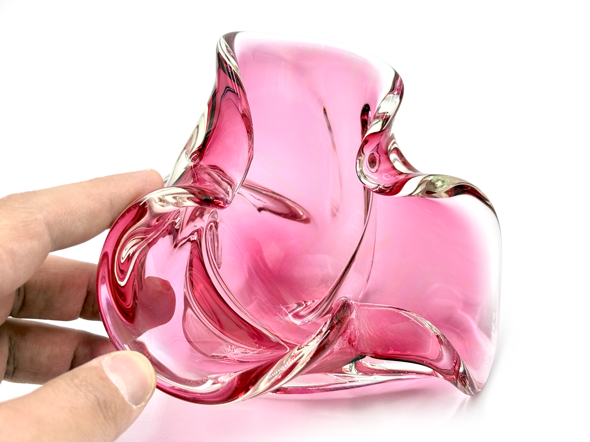 Iwatsu Glass (Japón) de su gama Hineri | Cenicero de vidrio artístico de 16,5 cm, color rosa 