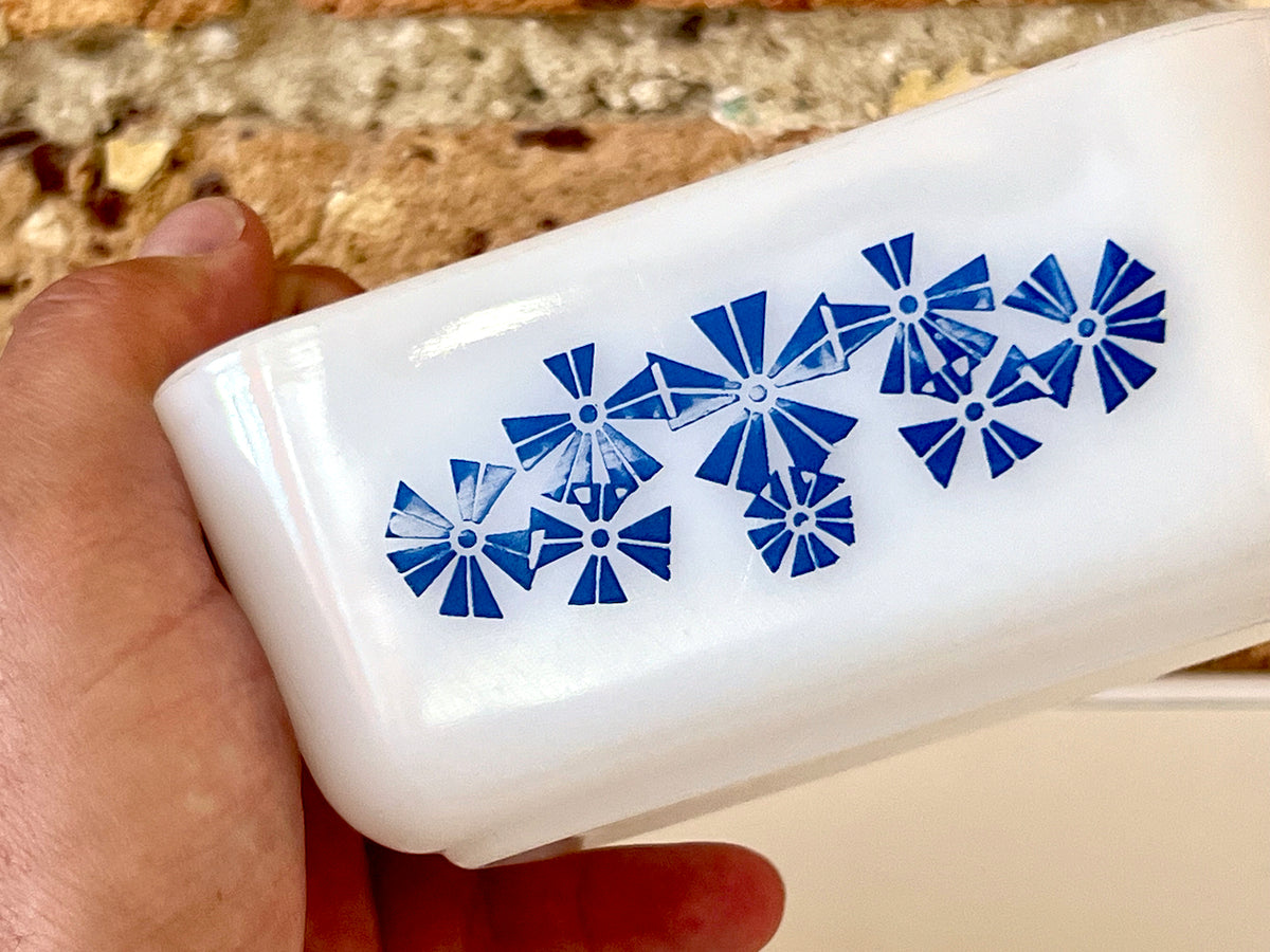 Jeannette Glass / Glasbake (USA) Plat de réfrigérateur 'Windmill'