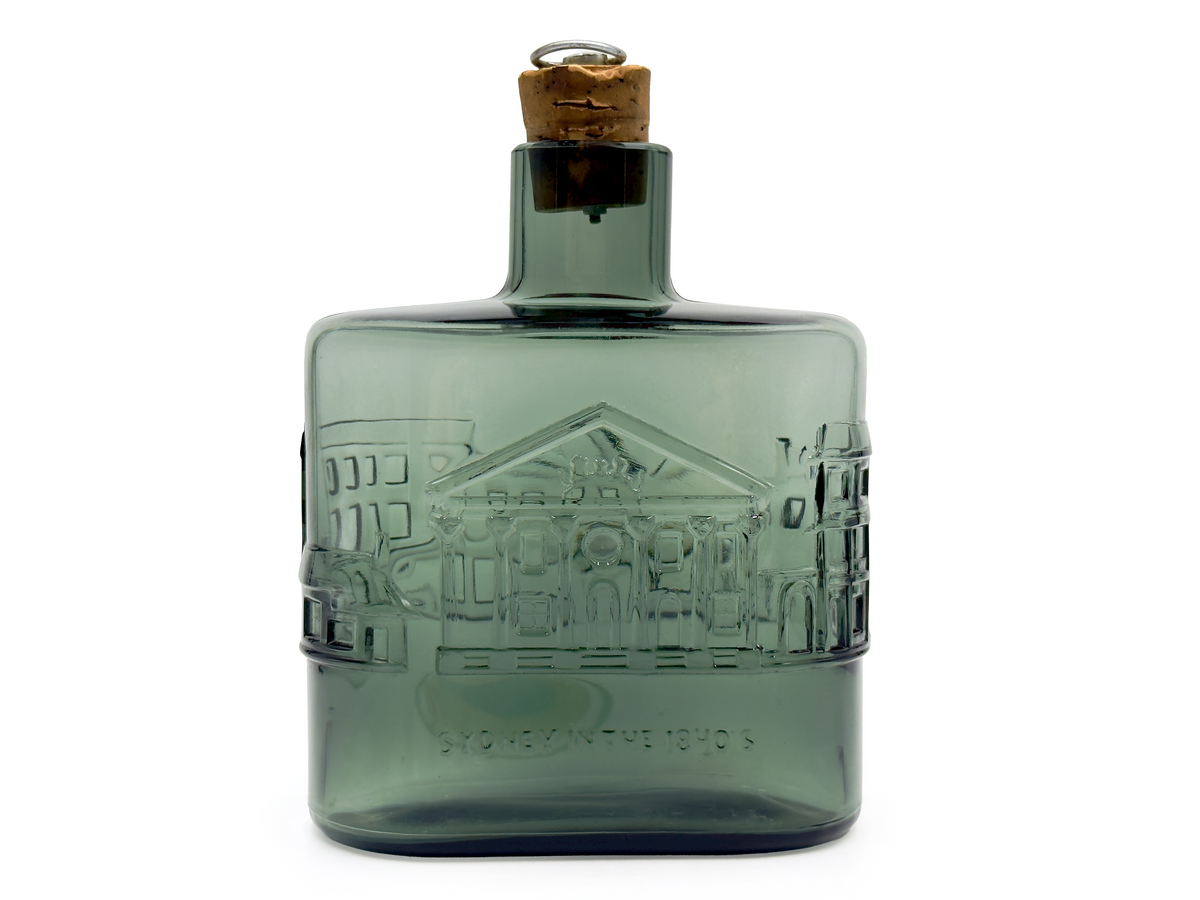 Riihimäki / Riihimäen Lasi (Finlande) Vase bouteille 'Grapponia', en vert | Modèle #1724 | Conçu par Nanny Still * TROUVER RARE *