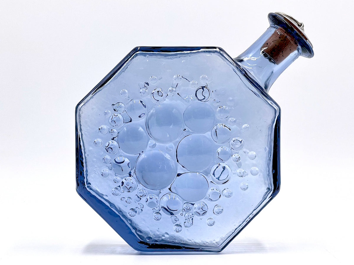 Riihimäki / Riihimäen Lasi (Finlandia) Jarrón botella 'Stella Polaris', en neodimio | Modelo #1720 | Diseñado por Nanny Still *HALLAZGO RARO*