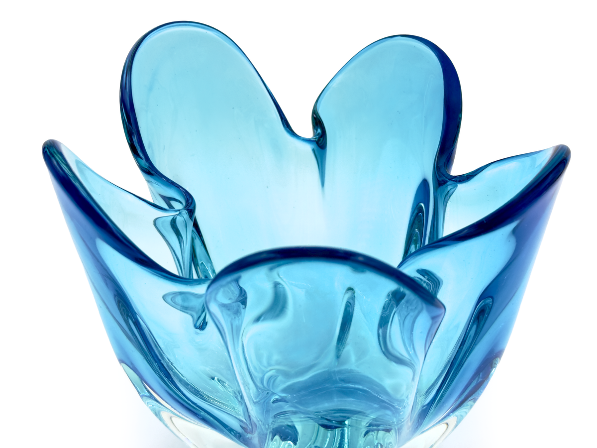 Cristal Iwatsu (Japón) de su gama Hineri | Centro de mesa de cristal artístico de 23 cm, color turquesa