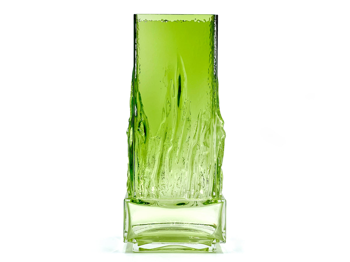 Jarrón Kumela Glass (Finlandia) 'Liekki' de 10", en verde / Diseñado por Eino Vänni *RARE HALLAZGO*