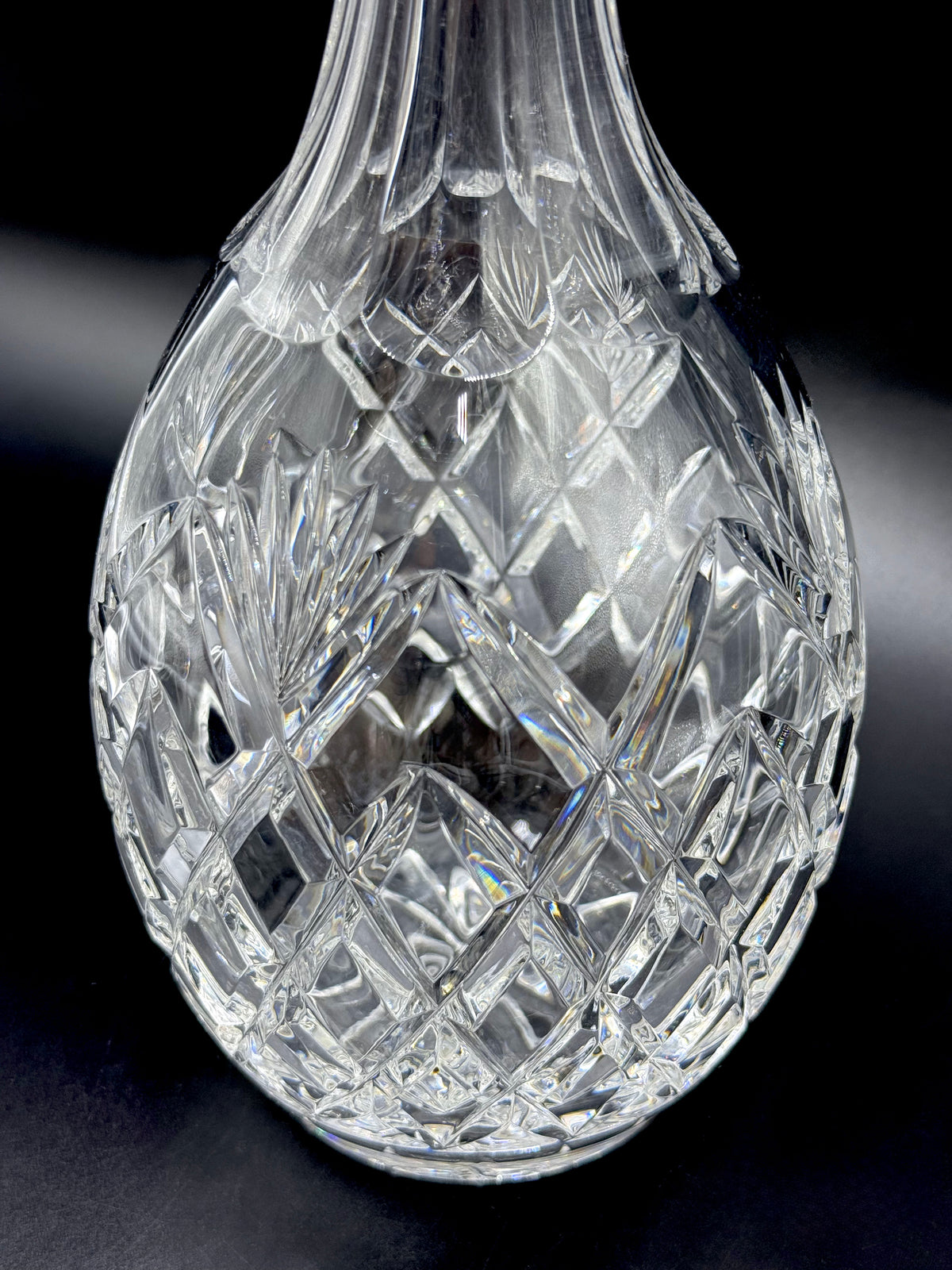 Decantador de 33 cm de cristal de Bohemia (Checoslovaquia) con corte de diamante