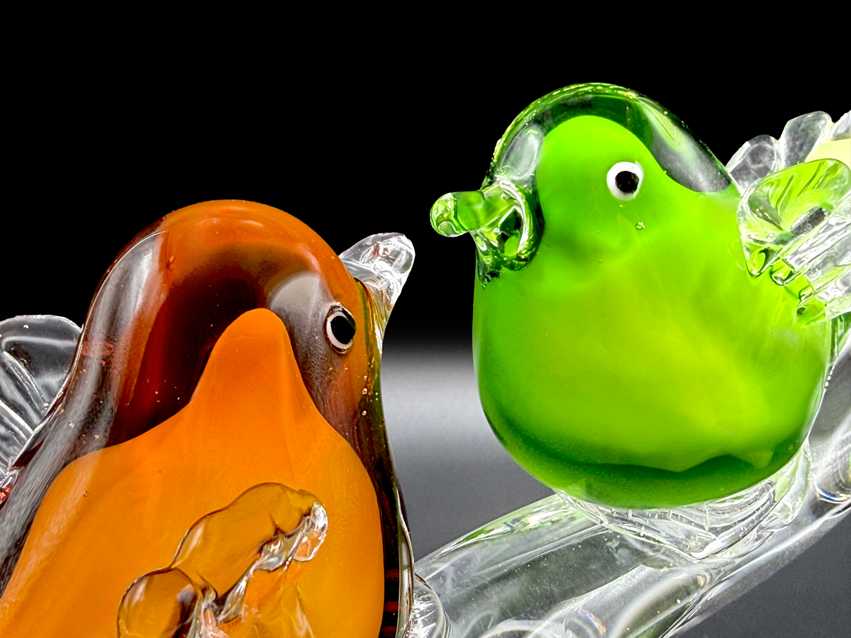 Pájaros en una rama de vidrio artístico de 25 cm, en verde/naranja | Hecho en Murano, Italia *HALLAZGO RARO*
