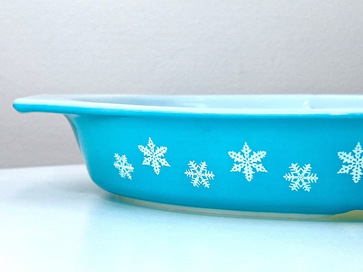 PYREX (EE. UU.) 'Copo de nieve' en turquesa, plato ovalado con divisiones | Modelo n.° 063