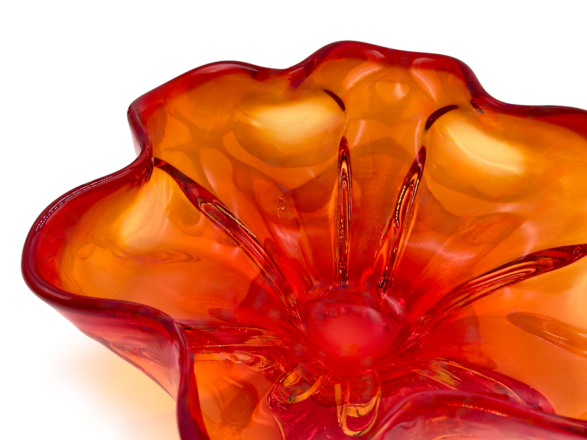 Iwatsu Glass (Japón) de su gama Hineri | Jarrón/centro de mesa de vidrio artístico con forma de pañuelo de 30 cm, en naranja rojizo 