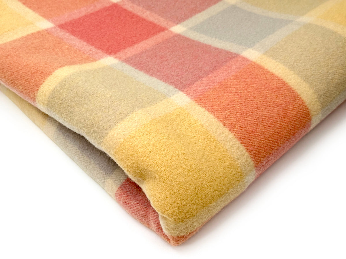 Manta vintage de lana australiana a cuadros | Rosa coral, gris paloma, amarillo jazmín