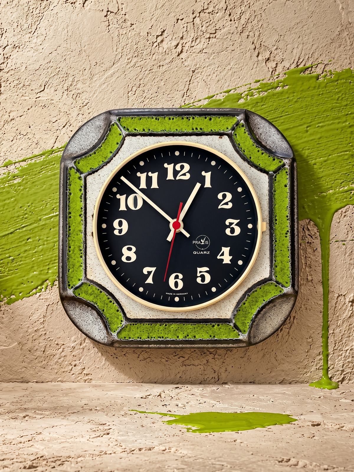 Reloj de pared grande Junghans (Alemania) con diseño de estrella de 45 cm | Circa 1960