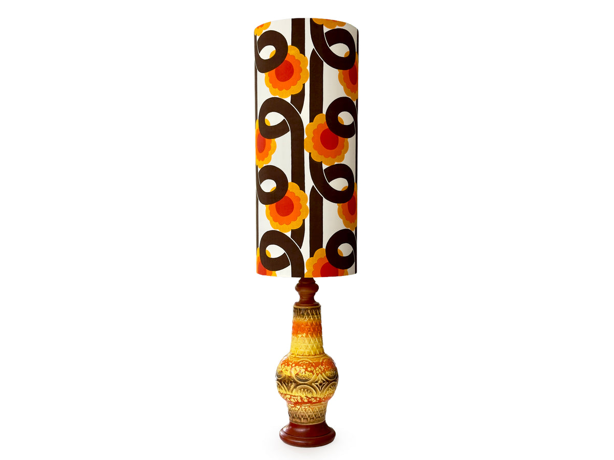 Lámpara de mesa XL de 91 cm, color naranja, de Rakumba Pottery (Australia), con pantalla hecha a mano (tela vintage). *¡HALLAZGO RARO!*