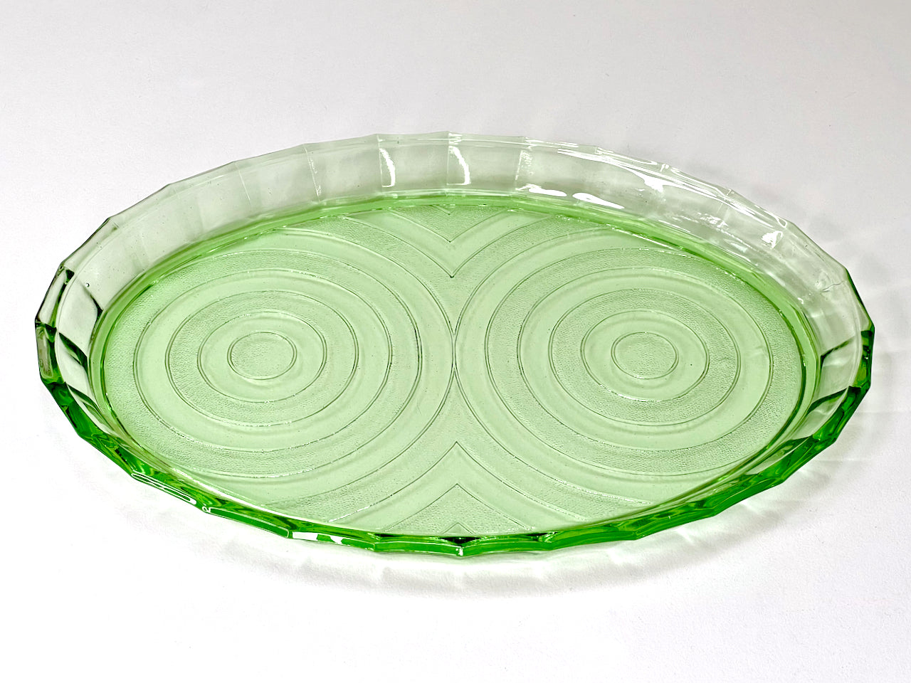 Art Deco 1930s Dressing Table Set, Green with Uranium Glow *RARE FIND* That Retro Piece Art Deco 1930s Dressing Table Set, Green with Uranium Glow *RARE FIND* That Retro Piece